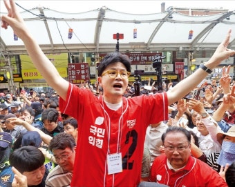 김문수 지원사격 나선 한동훈 | 한국경제 [포토] 김문수 지원사격 나선 한동훈