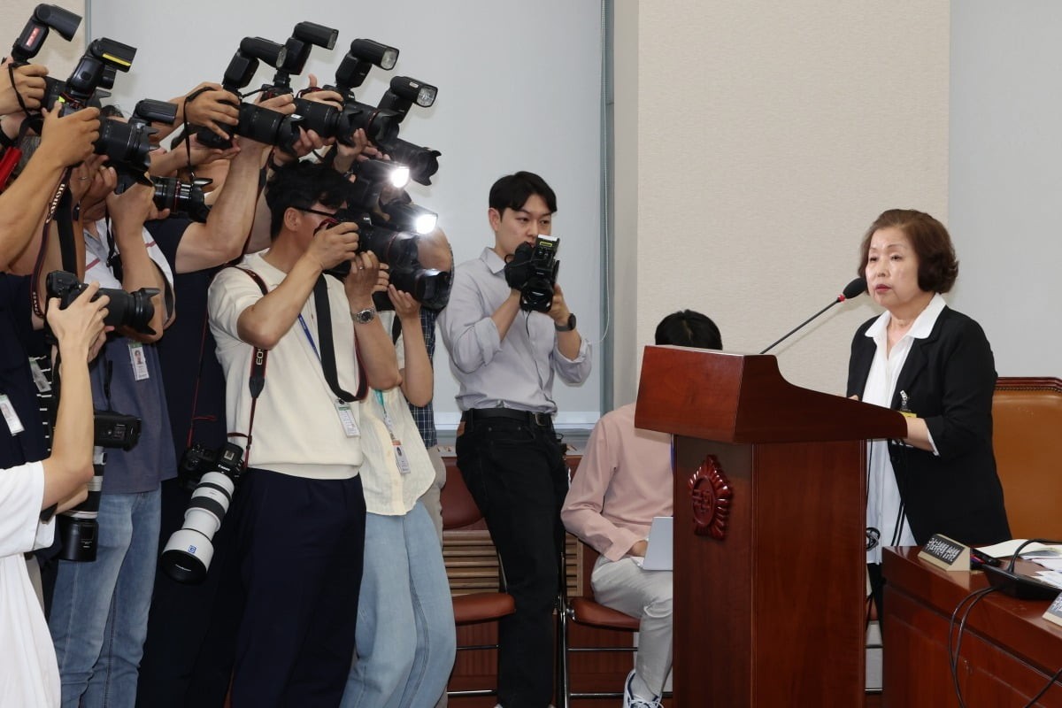 대통령실과 관련된 리박스쿨 압력 의혹, 경찰 수사에 착수하여 복잡해지는 사안.