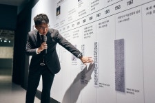 컬렉터의 30년 애정, 평보 서희환이 남긴 한글 서예의 시간을 잇다 | 한국경제 컬렉터의 30년 애정, 평보 서희환이 남긴 한글 서예의 시간을 잇다