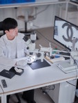 럭셔리 브랜드도 손 놓고 당하는 가짜…이마저도 찾아내는 데이터 | 한국경제 럭셔리 브랜드도 손 놓고 당하는 가짜…이마저도 찾아내는 데이터... 