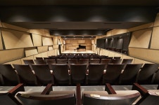 아늑하고 속삭이듯 전달되는 진심이 울리는 인춘아트홀 | 한국경제 아늑하고 속삭이듯 전달되는 진심이 울리는 인춘아트홀