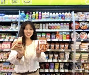 삼각 커피우유의 변신! CU, 서울우유 포리커피컵 업계 단독 출시 | 한국경제 삼각 커피우유의 변신! CU, 서울우유 포리커피컵 업계 단독 출시