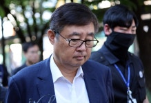 (건강칼럼) 골프와 디스크질환‥잘못된 스윙이 허리병 초래할수도... 인생] (건강칼럼) 골프와 디스크질환‥잘못된 스윙이 허리병 초래할수도