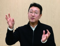 노인 80% 이상이 다제약물 복약”… AI로 약물부작용 관리하는 인드림헬스케어 | 한국경제 [COVER STORY⑦ COMPANY]“노인 80% 이상이... 