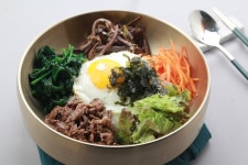 비빔밥 4만원에 움찔…해외 출장길서 체감한 원화 쇼크 | 한국경제 비빔밥 4만원에 움찔…해외 출장길서 체감한 '원화 쇼크' [김익환의 부처 핸즈업]