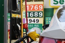 6주 연속 치솟은 기름값…다음 주 소폭 하락 전환 예상 | 한국경제 6주 연속 치솟은 기름값…다음 주 소폭 하락 전환 예상