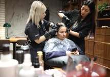 필수 코스된 K-미용실’…외국인 특화 헤어샵까지 등장 | 한국경제 美·유럽 관광객 필수 코스된 ‘K-미용실’…외국인 특화 헤어샵까지 등장