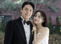 오상진·김소영, 둘째 아들 품에 안아…산모·아이 모두 건강 | 한국경제 오상진·김소영, 둘째 아들 품에 안아…