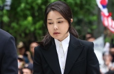 특검, 김건희에 징역 7년6개월 구형…디올백 등 몰수 요청 | 한국경제 특검, 김건희에 징역 7년6개월 구형…디올백 등 몰수 요청