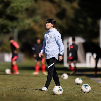KFA | 대한축구협회 [심층인터뷰] ‘무모한 도전’에 나서는 변성환 U-17 대표팀 감독