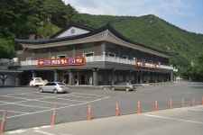 [Korea by scooter] Crossing Mungyeong Pass - The Korea Times [Korea by scooter] Crossing Mungyeong Pass 