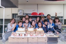 빵 굽는 냄새로 온기를 전하는 달콤한 사람들의 이야기 – Samsung Newsroom Korea 빵 굽는 냄새로 온기를 전하는 달콤한 사람들의 이야기