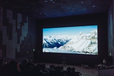 시네마 LED, 4K 콘텐츠와 함께 “극장 생태계 바꿀 것”... Newsroom Korea 시네마 LED, 4K 콘텐츠와 함께 “극장 생태계 바꿀 것”