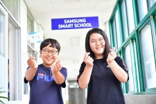 “소외지역 학교 어려움 함께해요” 군내초에 부는 스마트한... Korea “소외지역 학교 어려움 함께해요” 군내초에 부는 스마트한 바람