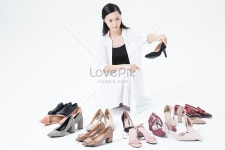 한국 여자가 신발을 고르다 사진 무료 다운로드 - Lovepik 한국 여자가 신발을 고르다