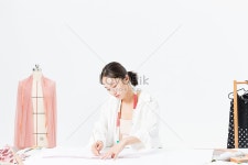  디자이너 옷을 여성