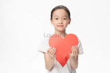 사랑을 잡고 어린 소녀 사진 무료 다운로드 - Lovepik 사랑을 잡고 어린 소녀