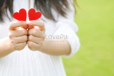 붉은 마음을 잡고 사진 무료 다운로드 - Lovepik 붉은 마음을 잡고
