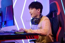 젊은이 들 은 Pc 방 에서 E 스포츠 온라인 게임 을 한다 사진 무료 다운로드 - Lovepik 젊은이 들 은 Pc 방 에서 E 스포츠 온라인 게임 을 한다