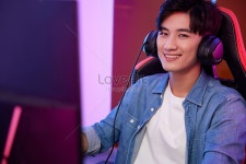 젊은이 들 은 Pc 방 에서 E 스포츠 온라인 게임 을 한다 사진 무료 다운로드 - Lovepik 젊은이 들 은 Pc 방 에서 E 스포츠 온라인 게임 을 한다