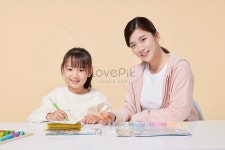 모녀가 함께 만화 수채화를 그리다 사진 무료 다운로드 - Lovepik 모녀가 함께 만화 수채화를 그리다