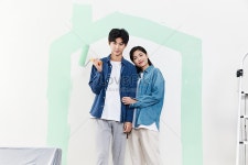청년 커플 실내 페인트 벽면 이미지 사진 무료 다운로드 - Lovepik 청년 커플 실내 페인트 벽면 이미지