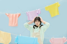 햇빛 소녀 세탁 및 건조 옷 사진 무료 다운로드 - Lovepik 햇빛 소녀 세탁 및 건조 옷