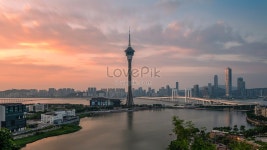  마카오 관광 타워와 사이완 다리 주변의 이른 아침 풍경