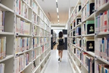 도서관 여학생의 뒷모습 사진 무료 다운로드 - Lovepik 도서관 여학생의 뒷모습