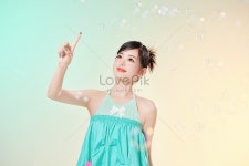 거품을 가리키는 산소 미인 여성 사진 무료 다운로드 - Lovepik 거품을 가리키는 산소 미인 여성