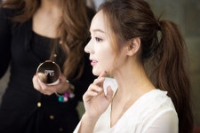 SES 유진 뷰티화보 촬영 비하인드 컷.