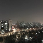 11층 복도식 아파트에 살고 있어요.