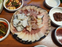고래고기가 암만 비싸졌지만... 치사해졌다는 ^^