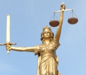 다들 정의의 심판을 기대하는가??