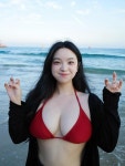 뽀얀 피부에 엄청난 볼륨감