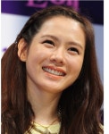 손예진도 늙긴 늙나봐요. 주름이 자글자글..