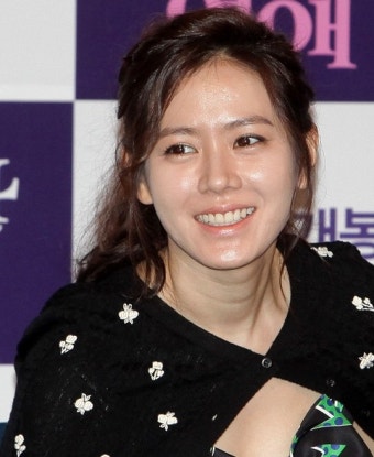 넥크림 좀 발라요 손예진씨.. ㅜ ㅜ