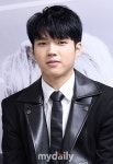 [MD포토] 인피니트 우현 `심쿵 아이컨택` - 마이데일리 [MD포토] 인피니트 우현 심쿵 아이컨택