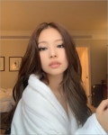 제니 `목욕 가운 입고 풀 메이크업 매력 발산` - 마이데일리 제니 목욕 가운 입고 풀 메이크업 매력 발산