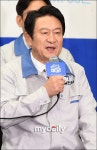 [MD포토] 김응수, `즐겁게 촬영중 입니다` - 마이데일리 [MD포토] 김응수, 즐겁게 촬영중 입니다