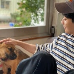 최우식, `여름방학` 뽀삐와 찰칵…세상 무해한 조합 [데일리SHOT] - 마이데일리 최우식, 여름방학 뽀삐와 찰칵&hellip;세상 무해한 조합... 