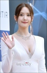 윤아, `끌어올린 자존심` [MD포토] - 마이데일리 윤아, 끌어올린 자존심 [MD포토]
