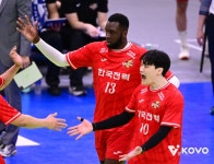 `삼성화재 13연패 충격` 한국전력 5위→3위 도약, 80분 만에 꼴찌팀 압도…`와` 신영석 남자선수 최초 1400블로킹 금자탑 [MD수원]... 