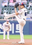 [MD포토] 두산 선발 최민석 `시즌 13승 도전` - 마이데일리 [MD포토] 두산 선발 최민석 '시즌 13승 도전'