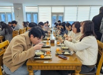 최훈식 장수군수, 설 명절 직원들과 떡국 오찬 가져:경인투데이뉴스 ≪경인투데이뉴스≫ 최훈식 장수군수, 설 명절 직원들과 떡국 오찬 가져