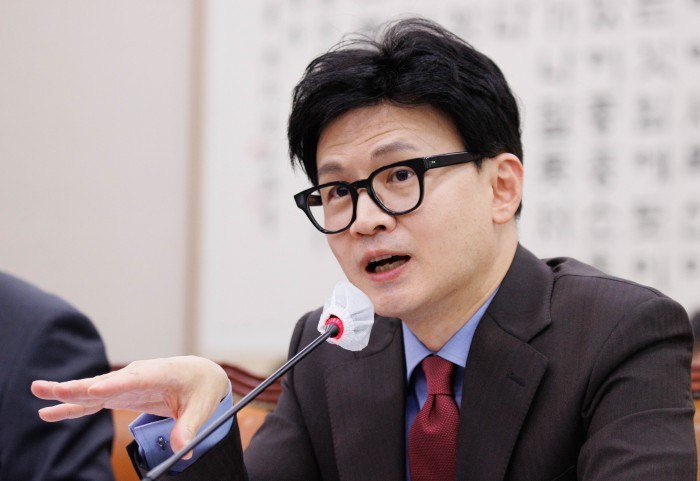 한동훈 전 대표, 계엄법 위반으로 김용현 측 변호인단 고발(function, 김용현, 한동훈 전 대표, 계엄법 위반, 고발, 변호인단)