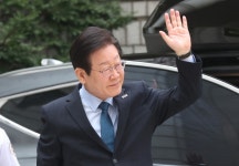 코로나19 회복 이재명 대장동 재판 출석...묵묵부답 - 글로벌 정치 미니 갤러리