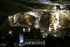 시원·오싹·즐거움이 가득한 정선 화암동굴 인기 | 뉴스로