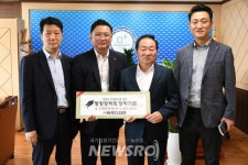 ㈜바루디자인‧평창군청 김춘호 주무관, 평창장학회에 장학금 기탁 | 뉴스로