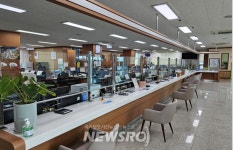 고성군, 행정복지센터 민원실 내 ‘강화유리 가림막’ 설치 | 뉴스로